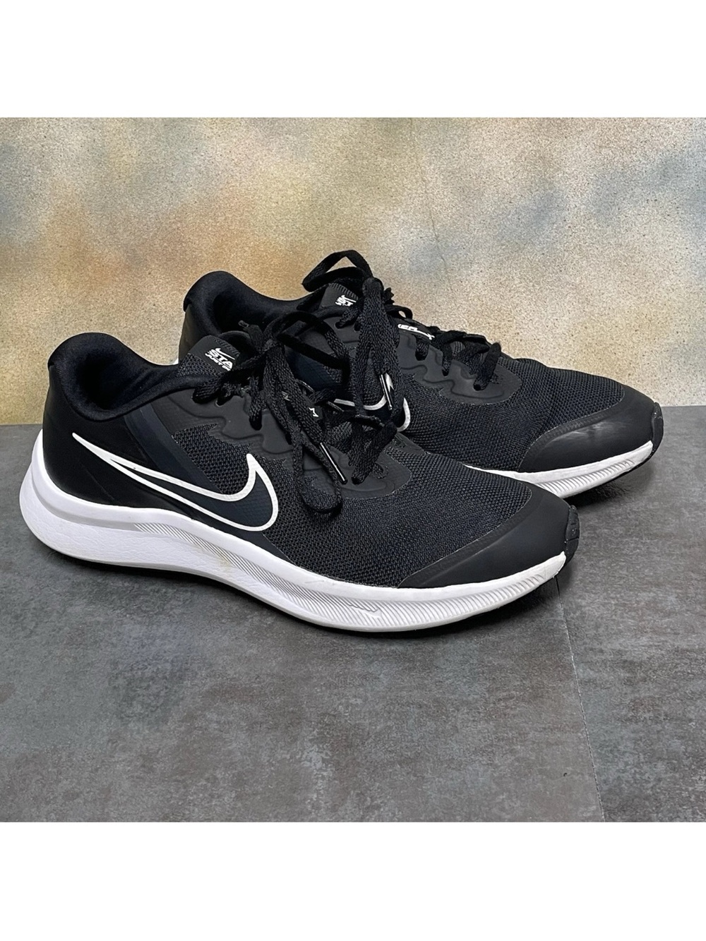 Nike Star Runner 3 Women's Black & White Sneakers Size 8.5M
